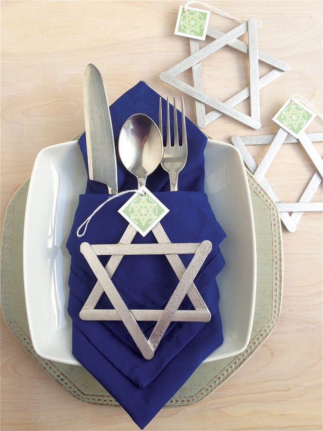 9 Stunning Hanukkah Decorations
